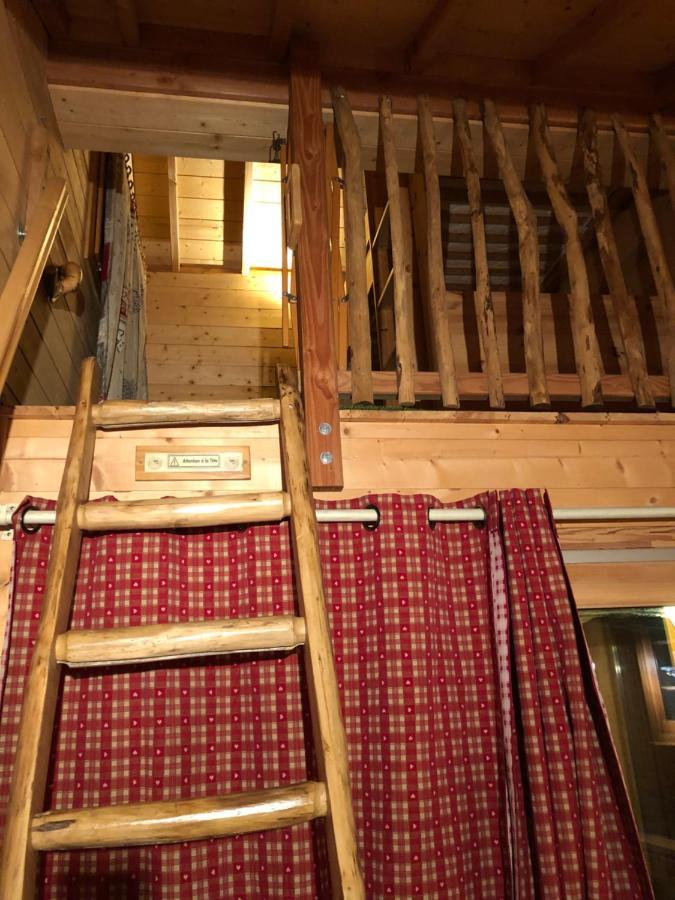 La Cabane A L'Oree Des Bornes Evires Exterior photo