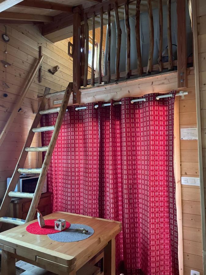 La Cabane A L'Oree Des Bornes Evires Exterior photo